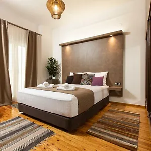 downtown-luxury-boutique-suites-the-grand-suite.hotelschalkidiki.net/