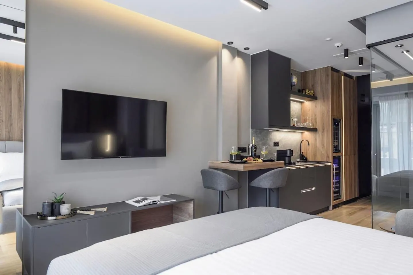 Aristotelian Virtues - Agapi Thessaloniki Apartment