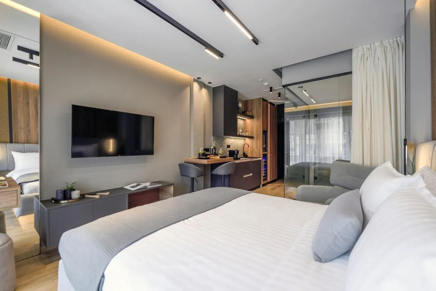 Aristotelian Virtues - Agapi Thessaloniki Apartment